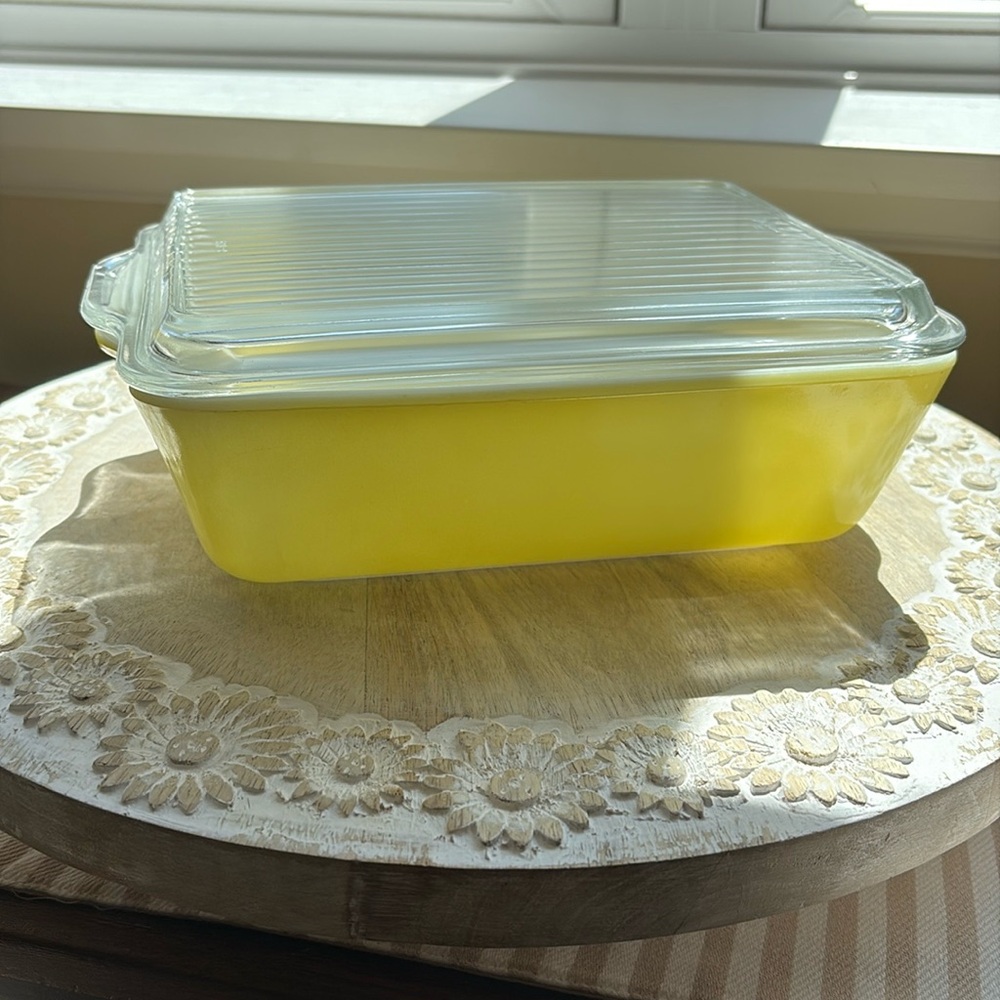 Vintage Pyrex butter-yellow refrigerator dish with lid.  Perfect condition!